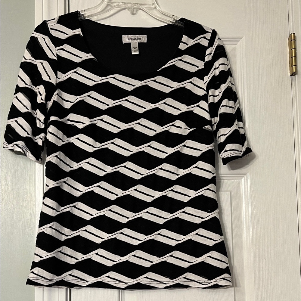 Dress Barn Black and White Zigzag Short Sleeve Top